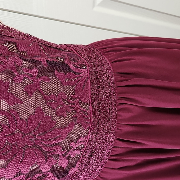 Lulu's M Formal or Semiformal Gown beautiful burgundy color lace overlay top - Picture 8 of 13